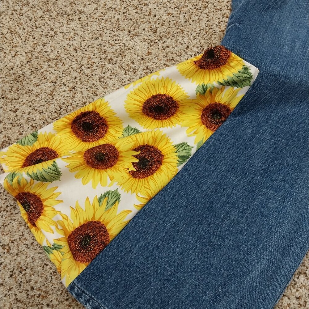 3353 Size 24 Lane Bryant Upcycled Bell Bottoms in Sun Flower Pattern. - Picture 4 of 8